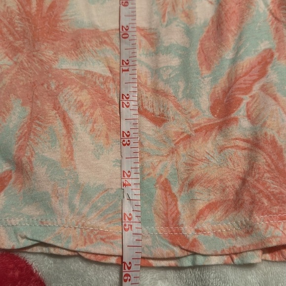 NWT MONROW
Palm Tree Crewneck Tee - Picture 6 of 11